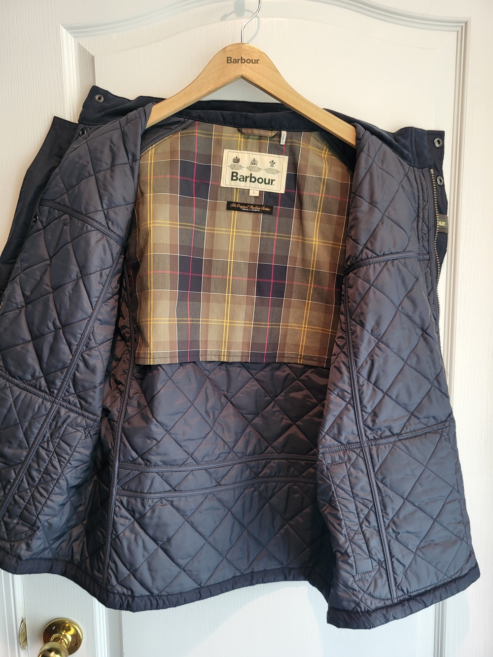 Barbour Navy Quilted Men's Vest with Tartan Lining - Large - Picture 8 of 9